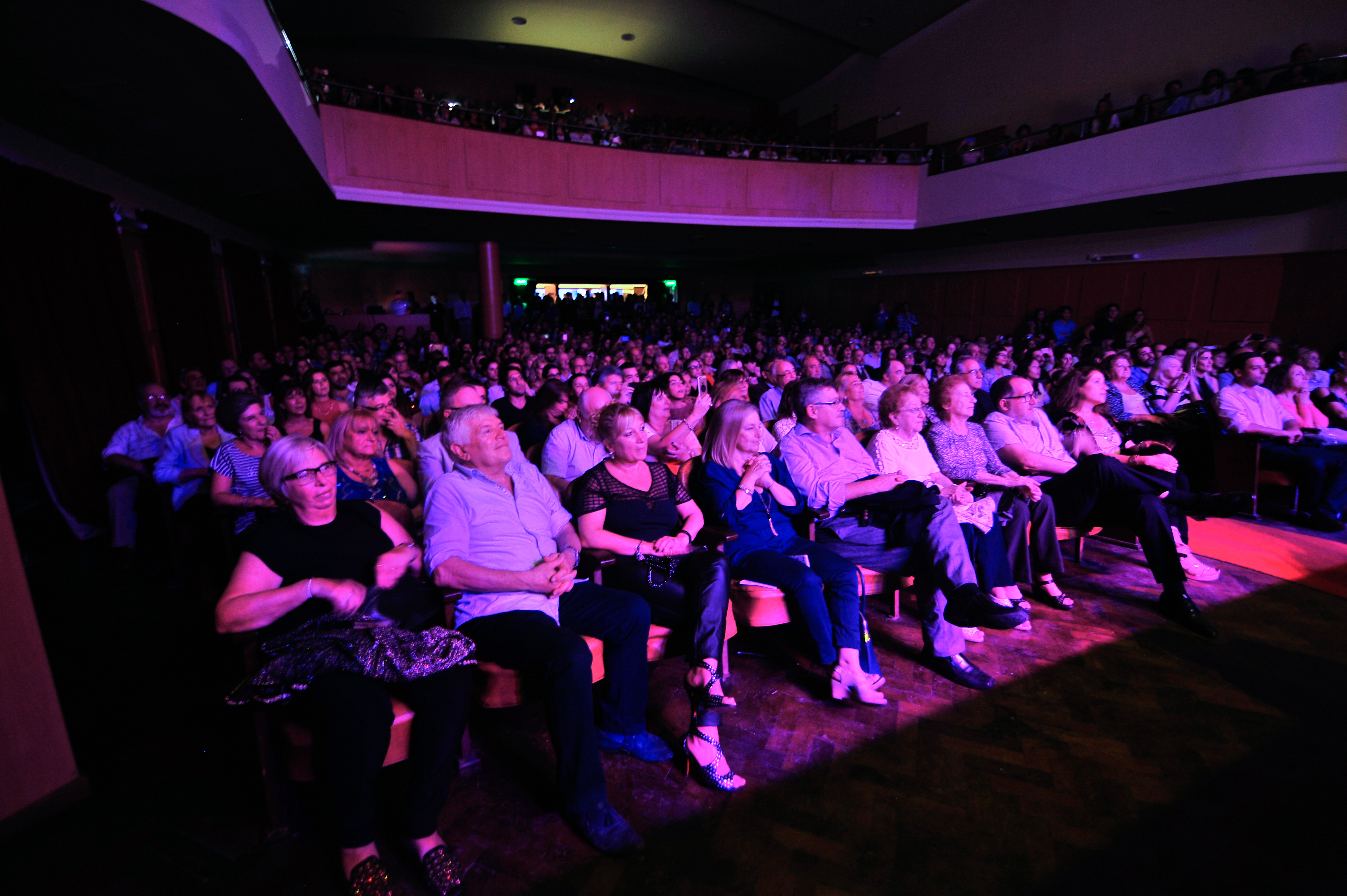 Inauguración teatro, público